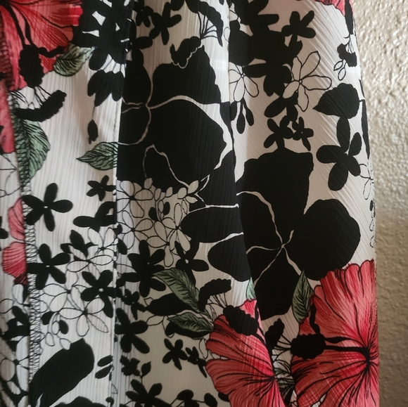 *lNotations 2 piece  Print Blouse Top w/ attached front solid shell, 1x Floral - Picture 4 of 5